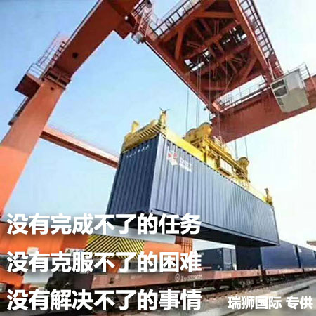 深圳港位于珠江口以東，南海大亞灣以西的深圳市兩翼。深圳市的海岸線被香港九龍半島分成東西兩部分，因而深圳港分為西部港區和東部港區。